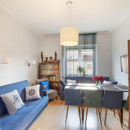 Апартаменти 2 Bed Flat - Sleeps 8 - Parking - Wifi *