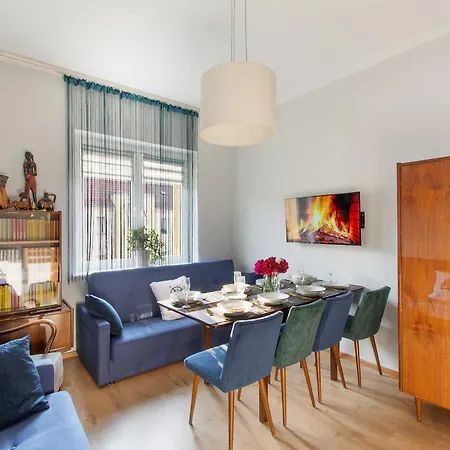 2 Bed Flat - Sleeps 8 - Parking - Wifi