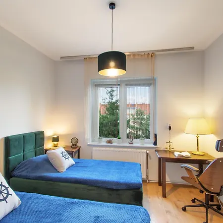 Apartment 2 Bed Flat - Sleeps 8 - Parking - Wifi Szczecin
