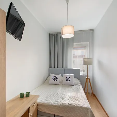 2 Bed Flat - Sleeps 8 - Parking - Wifi * שצ'צ'ין