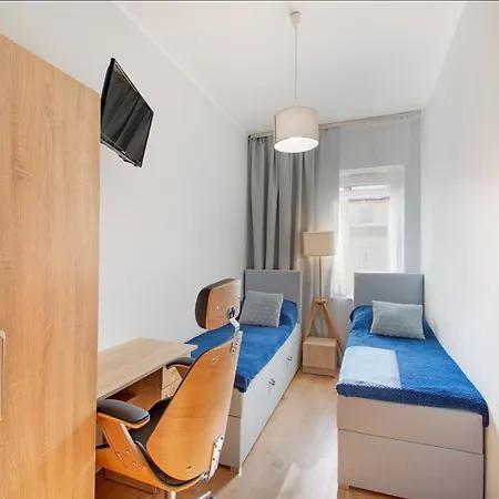 2 Bed Flat - Sleeps 8 - Parking - Wifi Щецин