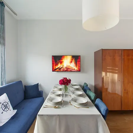 2 Bed Flat - Sleeps 8 - Parking - Wifi *