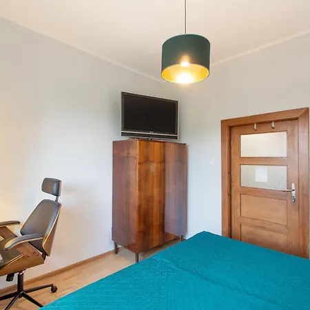 2 Bed Flat - Sleeps 8 - Parking - Wifi * Щецин