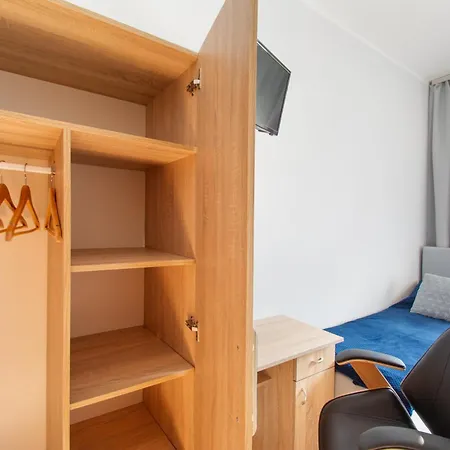 2 Bed Flat - Sleeps 8 - Parking - Wifi Apartment