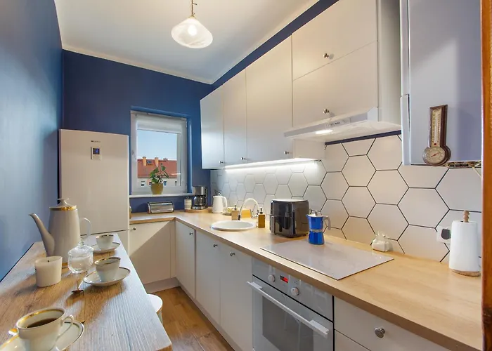 2 Bed Flat - Sleeps 8 - Parking - Wifi Appartamento Stettino