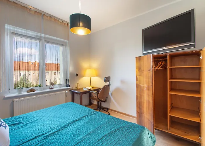 2 Bed Flat - Sleeps 8 - Parking - Wifi Appartamento *