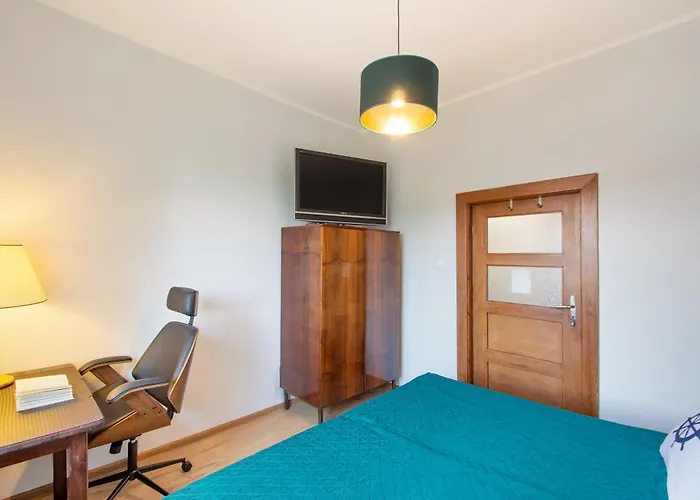 2 Bed Flat - Sleeps 8 - Parking - Wifi * Στσέτσιν